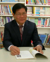 심사위원 이정환(시조 시인)