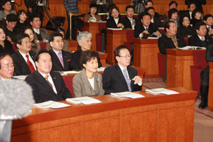 이날 토론회에는 박근혜 전 대표와 박희태 국회의장 외에 박종근·이해봉·김성조·이병석·서상기·주성영·유승민·정해걸·배영식·조원진 등 지역 국회의원 다수가 함께 자리를 하는 등 성황을 이뤘다. 또 친박계인 이혜훈· 이정현·김금래·김소남·김옥이 의원과 권오을 국회 사무총장 등 국회 관계자들도 참석, 높은 관심을 보였다. 행사에서 1부 개회식 사회는 이달희 한나라당 대구시당 사무처장이, 2부 토론회 진행은 조원진 의원이 각각 맡았다. 주요 중앙 신문·방송사 취재진 수십여명도 열띤 취재 경쟁을 벌였다.