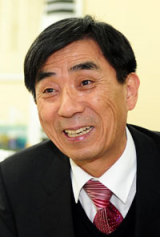 진학지도의 살아 있는 전설로 불리는 덕원고 이성한 교장.