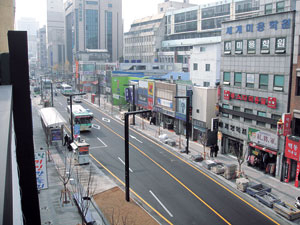 대구 중앙로 대중교통전용지구 조성을 위한 전기공사에서도 두 차례 설계변경으로 사업비가 72.8% 늘어났다.