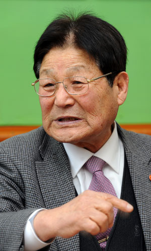 희미해진 젊은이들의 역사 의식은 애국지사의 가슴을 아프게 한다. 28일 대구 동구 효목동 광복회 사무실에서 만난 이인술(87) 선생은 