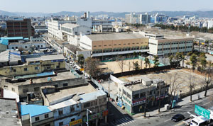 ▲ 대구의 문화, 예술, 근대산업의 유산으로 활용해야 한다는 목소리가 나오고 있는 KT＆G 건물 전경. 성일권기자 sungig@msnet.co.kr