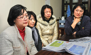 사진 17일 대구 남구 대명동의 한 교회에서 만난 일본인 며느리들. 고국의 참상과 고향에 있는 가족