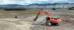 동남권 신공항 백지화로 현재 조성공사가 진행 중인 대구국가산업단지와 첨단의료복합단지 등의 기업 유치가 어려움을 겪을 것으로 우려된다.