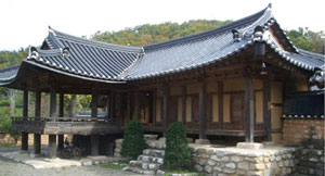 최근에 일반에 공개를 결정한 경산의 난포고택.
