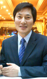 지역 출신으로 북한 땅에서 인술을 펴고 있는 김정용 개성협력병원 원장.