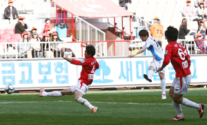 대구FC 송창호가 16일 부산 아이파크와의 경기에서 후반 30분 골을 터뜨리고 있다. 대구FC 제공