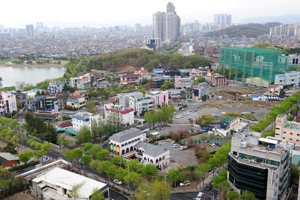 수성구청이 불법 증개축을 단속하면서 수천만원의 