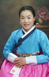 조미애 작가는 하루의 절반을 봉사활동으로 소비한다.