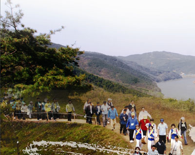 제1회 전국 낙동강 물길 따라 걷기 대회를 알리는 포스터.