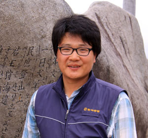 귀농 6년 차인 상주시 낙동면 승곡리 이인석(37) 씨는 광주가 고향이지만 상주사람처럼 승곡리는 물론 인근 마을 내력까지 꿰뚫고 있다.