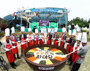 제7회 영양산채한마당 축제가 이달 19일부터 4일 동안 열려 서울 등 대도시 소비자들과 출향인들로부터 인기를 끌었다. 영양