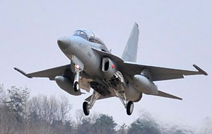 2일 예천 공군 제16전투비행단에서 최초로 공개된 전투입문 훈련기인 TA-50.