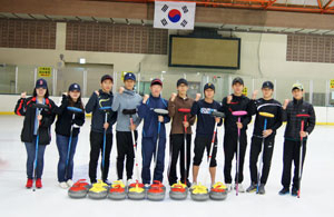 2011 대구스포츠클럽 컬링반 회원들이 대구빙상장에서 