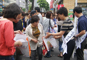2011경주세계문화엑스포 조직위원회가 해외 현지 마케팅의 일환으로 일본 도쿄, 나고야 등 대도시를 순회하며 관람객 유치활동을 하고 있다. 경주세계문화엑스포 제공