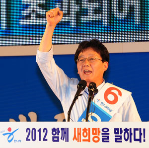 24일 대구 시민체육관에서 열린 한나라당 전당대회 후보자 대구경북권 비전발표회에서 연설하는 유승민 후보. 성일권기자