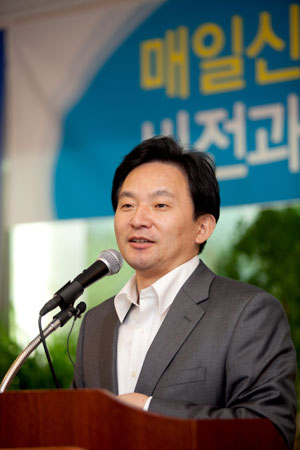 원희룡 한나라당 최고위원(사진 위)과 김부겸 민주당 의원(아래)은 6일 새 지도부를 꾸린 한나라당이 변화된 모습을 보이지 않으면 내년 총선과 대선에서 