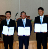 왼쪽부터 성진C＆T(주) 한성운 대표, 경북도립대학 김용대 총장, KS시스템(주) 이창원 대표.