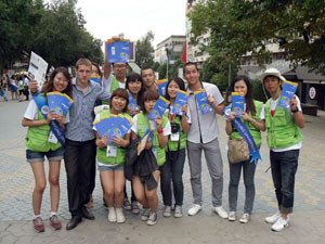계명대 학생, 교직원들로 구성된 국외봉사단은 지난달 카자흐스탄에서 2011 대구세계육상선수권 대회 홍보활동을 펼쳤다.