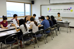 지난달 30일부터 이틀 동안 대구시교육청진학진로지원단이 계명대에서 대구 고3들을 위한 수시캠프를 진행했다. 캠프 참가 학생들이 토론면접에 참가해 자신의 주장을 펼치고 있다.