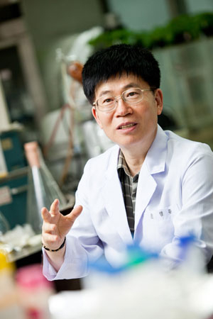 대구대 강선철 교수는 최근 2년간 37편의 논문을 국제 저명 학술지에 발표하는 등 뛰어난 연구업적을 인정받고 있다.