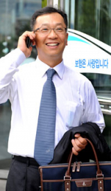 삼성생명 남성 FC 1기로 입사해 활기차게 보험설계사로서 꿈을 키워가고 있는 신중환 씨. 이채근기자 mincho@msnet.co.kr