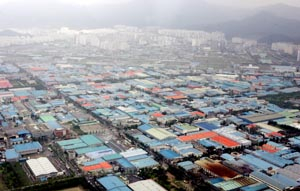 일본 대지진과 원화 강세, 원자재 가격 상승 등의 영향으로 국내 상장사들의 상반기 실적이 악화된 것으로 나타났다. 매일신문 자료사진
