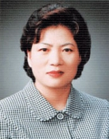 추석맞이 사랑의 바자회를 열고 있는 차순자 회장