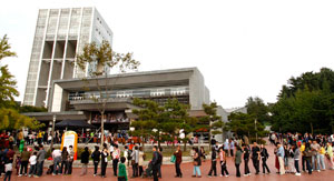 2011 경주세계문화엑스포 조직위원회는 개장 53일째인 3일 경주엑스포 누적관람객 수가 130만 명을 돌파했다고 밝혔다.