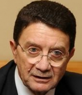 최고의 일자리 창출 분야인 관광산업을 살려서 세계경제위기를 극복해야한다고 주장한 탈렙 리파이(62) 유엔 세계관광기구(UNWTO) 사무총장이 9일 저녁 경주 보문단지 내 현대호텔에서 기자회견을 갖고 있다. 탈렙 리파이 유엔 세계관광기구 사무총장은 