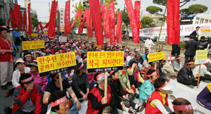 11일 오전 양북면 주민 800여 명이 경주시청 앞에서 