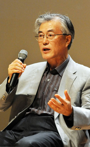 문재인 노무현재단 이사장이 15일 오후 대구 달서첨단문화회관에서 열린 