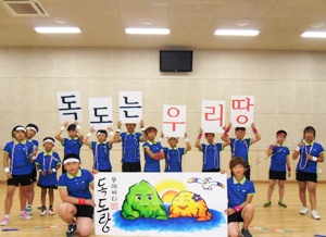 성주 벽진초등학교 음악 줄넘기부 학생들이 내년 전국대회 우승을 목표로 연습에 여념에 없다. 정창구기자