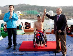 임우근 선수가 지난 4월 9일 장애인 스포츠에 대한 관심을 호소하며 수성못을 횡단했다. 임우근은 2010년 광저우 장애인아시안게임 수영 평영 100m에서 아시아신기록을 세우며 금메달을 획득했다.