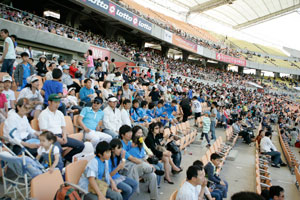 2008년만 해도 대구FC 축구를 보기 위해 경기장을 찾은 평균 관중이 1만7천여 명에 달했지만 지금은 5천~6천 명 정도로 크게 줄었다. 2007년 경기장을 가득 메운 대구FC 관중 모습.
