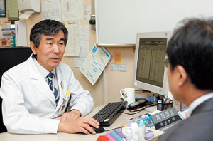 우리나라 성인의 14~23%가 만성기침에 시달리고 있다. 영남대병원 호흡기내과 이관호 교수(영남대병원장)는 정확한 진단과 조기 치료만 한다면 거의 대부분 만성기침에서 벗어날 수 있다고 말한다.