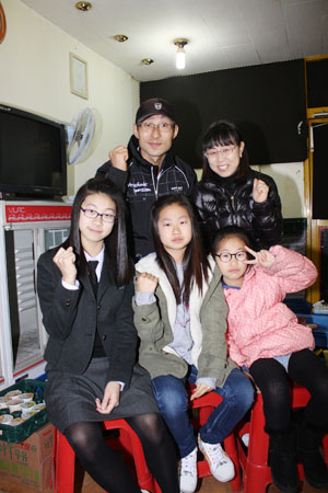 신문지국을 운영하는 아버지의 일상을 그린 영화 
