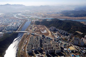 다사의 대규모 아파트 단지인 죽곡지구. 매월 수십 가구가 입주하고 있다.