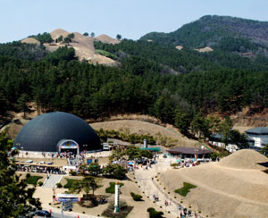 대가야의 도읍, 고령은 대가야시대의 역사와 문화유산들이 곳곳에 산재해 있는 살아있는 야외박물관이다. 