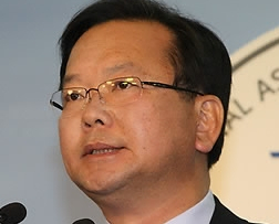 민주당 김부겸(경기 군포·3선) 의원이 15일 국회 정론관에서 내년 총선에서 대구 출마를 선언하고 있다. 김 의원은 