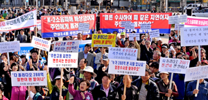K2 인근 소음 피해배상 소송에서 동구지역 주민들에게만 280억원대의 지연이자가 발생했지만 소송을 맡은 변호사가 독식한 것으로 밝혀지자 동구 주민들이 지난 9월부터 지연이자 반환을 요구하며 시위를 벌였다.