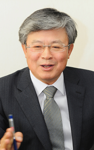 정년을 1년 앞두고 23일 명예퇴직하는 하정국 대구지방국세청 조사1국장은 