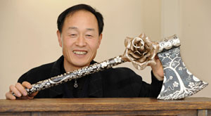 20년 이상 은입사 상감공예를 연구해온 홍정근 씨의 첫 개인전이 29일까지 갤러리 오늘에서 열리고 있다. 우태욱기자 woo@msnet.co.kr