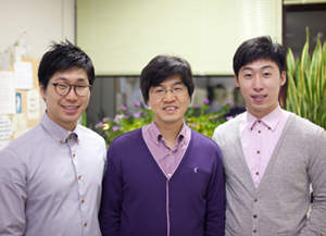 PC기반 녹내장 검사기를 개발한 이지형(왼쪽부터) 씨, 유희천 교수, 이백희 씨.