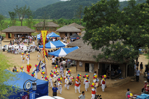 올해 삼강주막에서 열린 막걸리축제.