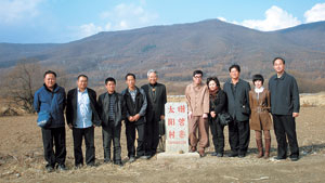 안동시와 안동시새마을협의회가 지난 10월 안동촌을 찾아 주민들과 만나고 있다. 안동시 제공