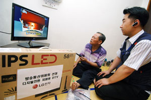 2012년 12월 31일 새벽 4시를 기점으로 아날로그 TV 방송이 종료되고 디지털 방송이 시작된다. 아날로그 TV를 보유하고 있는 가정은 디지털 TV나 디지털 컨버터를 구입해야 TV 시청이 가능하다.