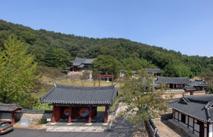 육신사는 박팽년, 성삼문, 하위지, 이개, 유성원, 유응부 등 사육신의 위패를 봉안한 사당이다.