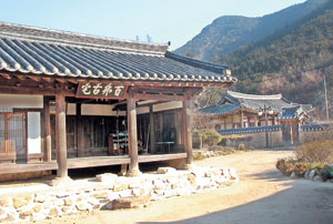 대구 옻골마을=대구에 있는 조선시대 건축물 가운데 가장 오래된 옻골마을 백불고택.