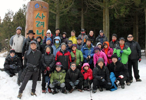 2011년 1월 한라산 산행을 한 뒤 사려니숲길에서 촬영한 기념사진.